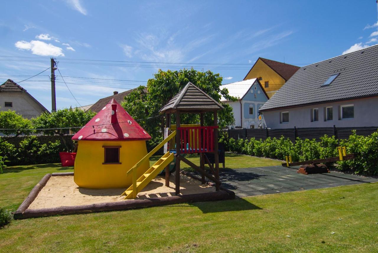 Apartmany Berries Valča エクステリア 写真