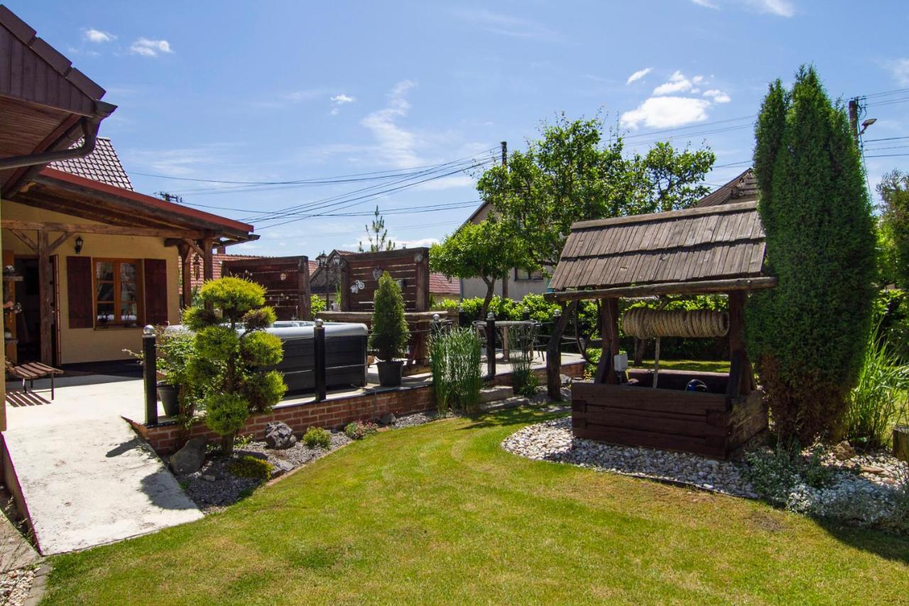 Apartmany Berries Valča エクステリア 写真