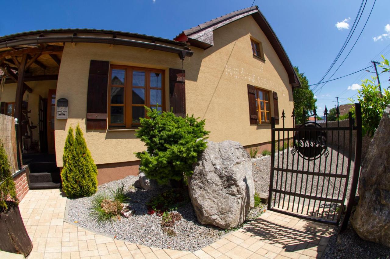 Apartmany Berries Valča エクステリア 写真