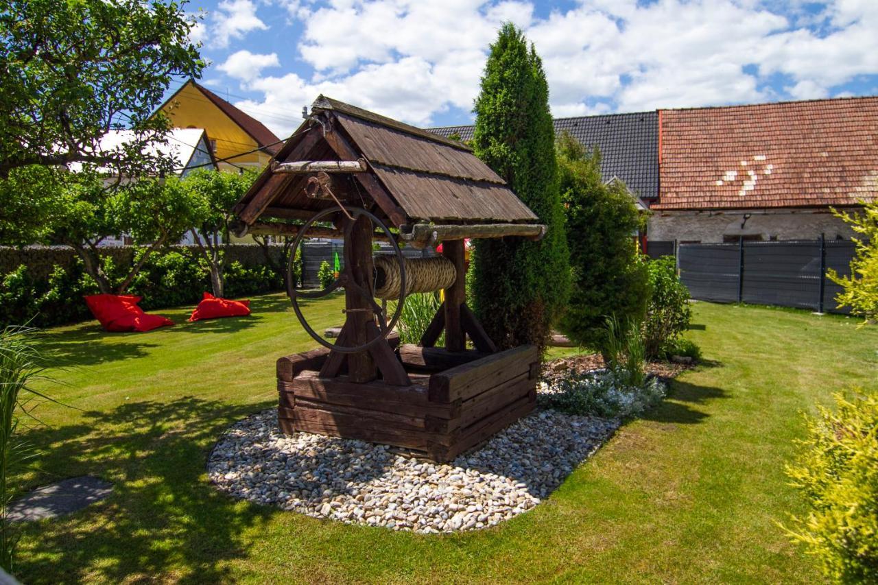Apartmany Berries Valča エクステリア 写真