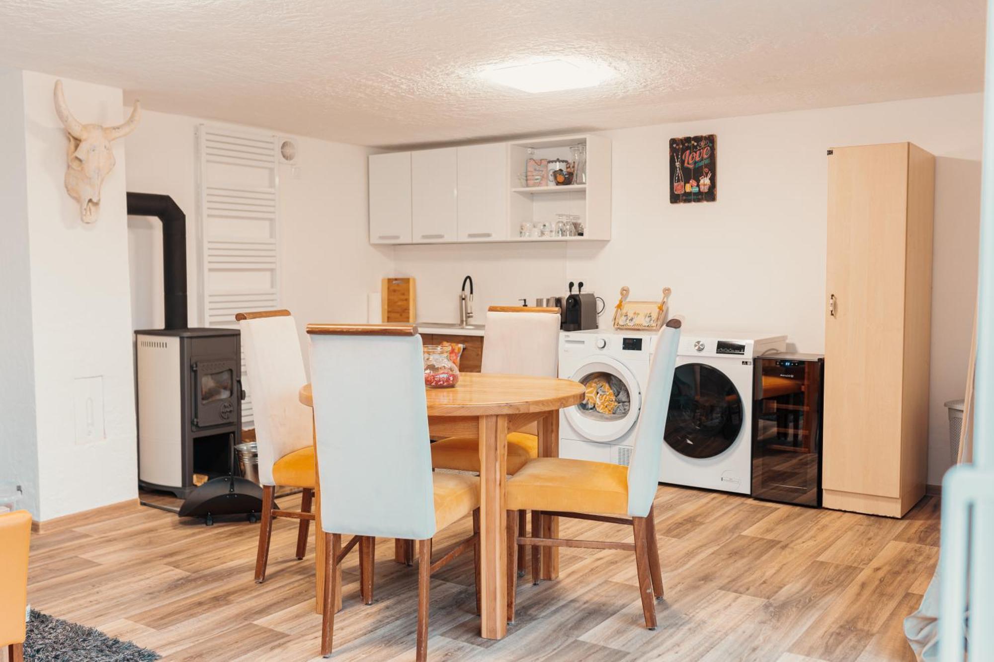Apartmany Berries Valča エクステリア 写真